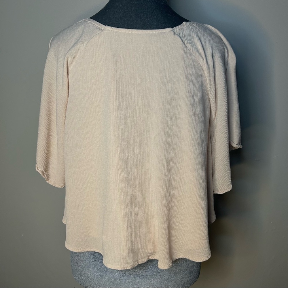 Elegant Cream Women's Top - Picture 4 of 9
